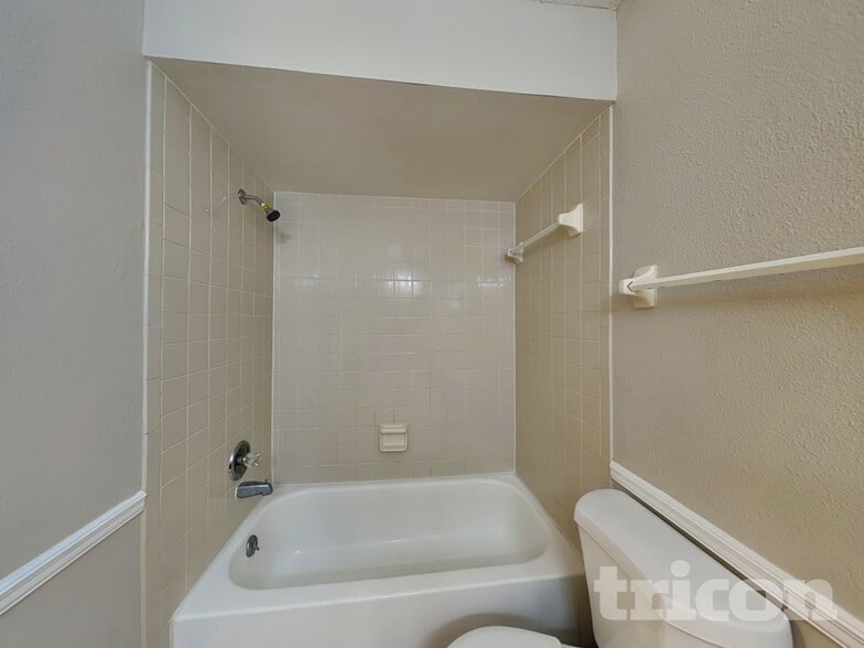 Building Photo - 1259 Waterbury Loop