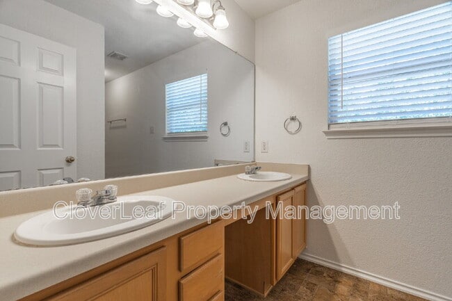 Building Photo - 446 S Water Ln