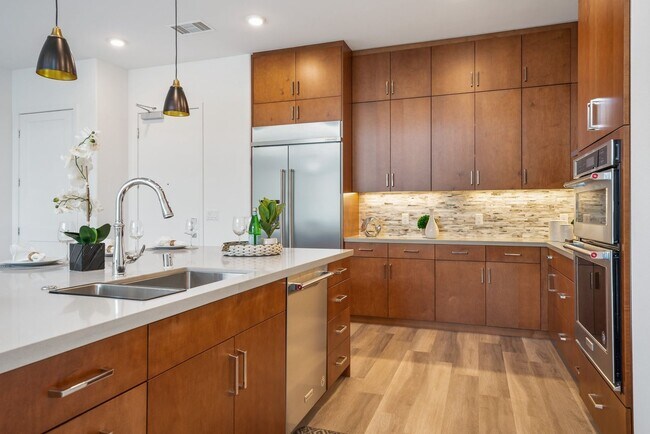 Building Photo - Gorgeous penthouse condo in East Industrial neighborhood – Fremont!