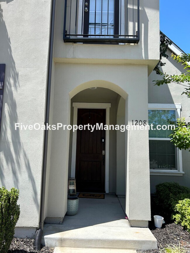 Building Photo - 1208 Lavande Dr