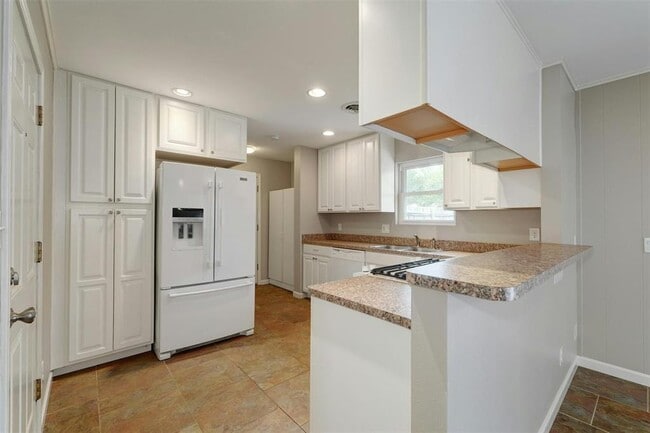 Building Photo - 8301 Franwood Ln