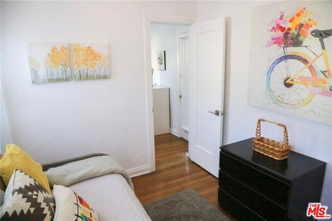 Building Photo - 601 Sweetzer Ave