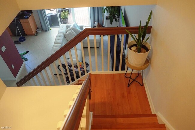 Building Photo - 4 br, 3 bath Townhome - 4253 SW 124th Ter