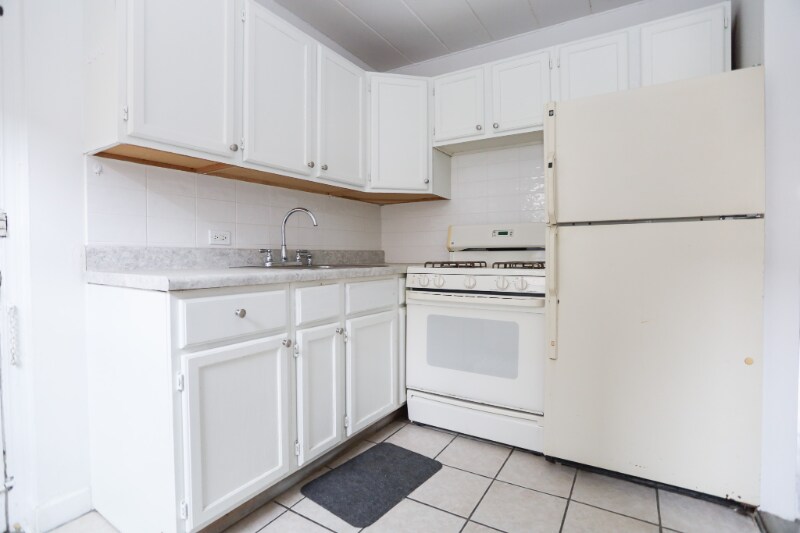 Building Photo - 5649 N Christiana Ave