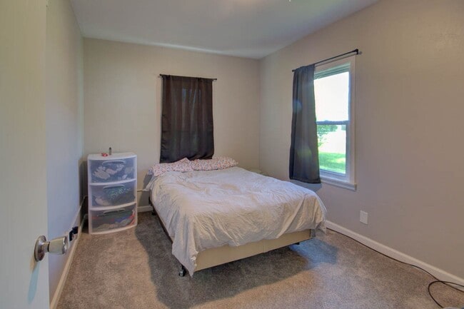 Building Photo - 3 bed home
