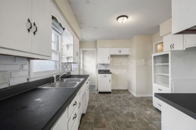 Building Photo - 3337 Houston St