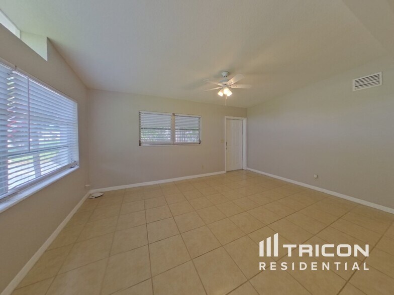 Building Photo - 2869 Webley Dr NE