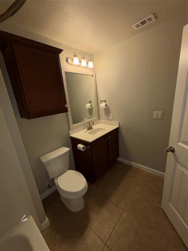 Building Photo - 634 River Bluff Cir