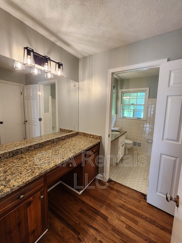 Building Photo - 626 Honeybear Ln