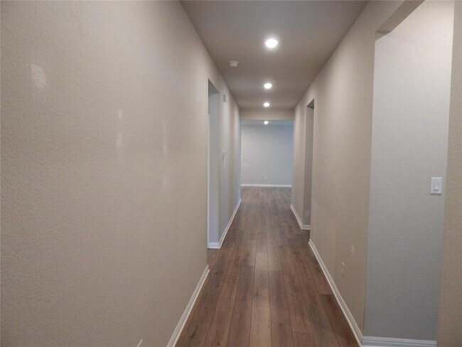 Building Photo - 126 Fairmeadow Downs Dr