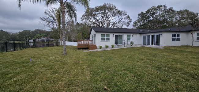 Building Photo - Completely remodeled 4 Bed 4 Bath home wit...