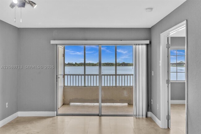 Building Photo - 2811 N Oakland Forest Dr