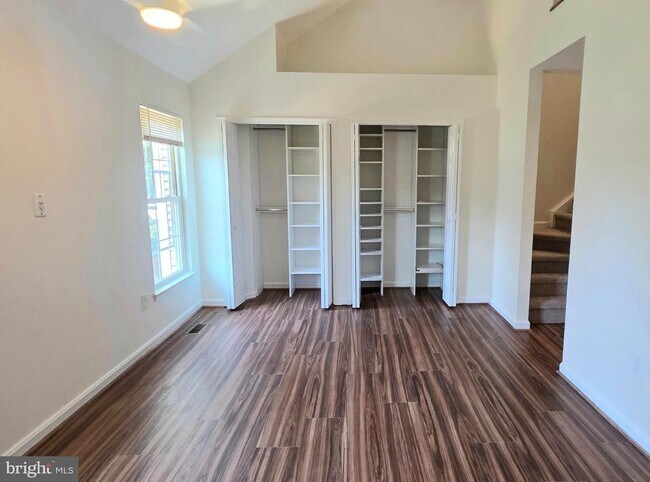 Building Photo - 6008 Raina Dr