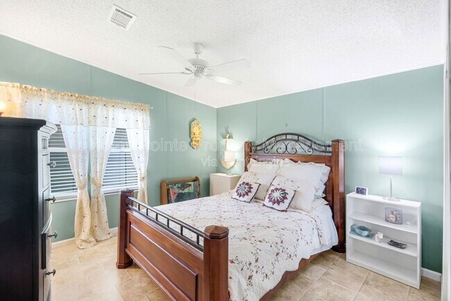 Building Photo - 39 Umber Ct