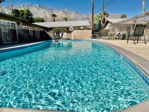 Building Photo - 686 E Cottonwood Rd