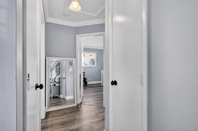 Building Photo - 2010 SW 6th Ave