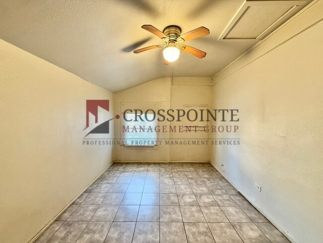 Building Photo - Charming 2-Bedroom 1-Bathroom Unit!