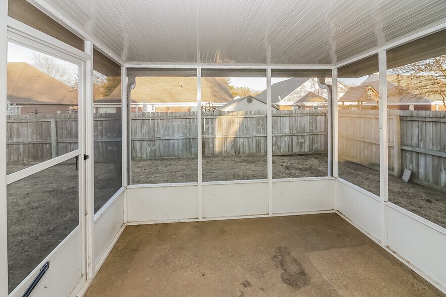 Building Photo - 5700 Kayla Dr