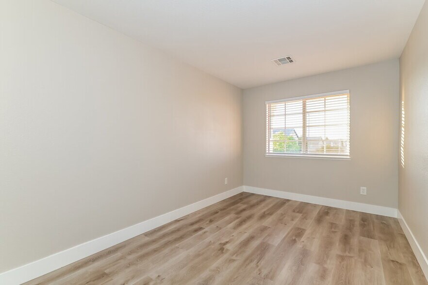 Building Photo - 1079 Harpy Eagle Ave