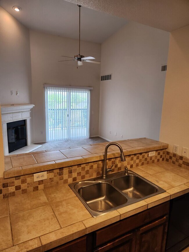 Building Photo - 3rd floor condo close to Cherry Creek Reservoir and DTC!