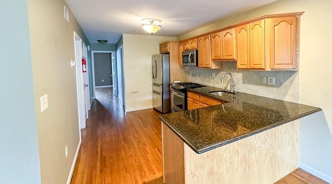 Building Photo - 161 W 53rd St