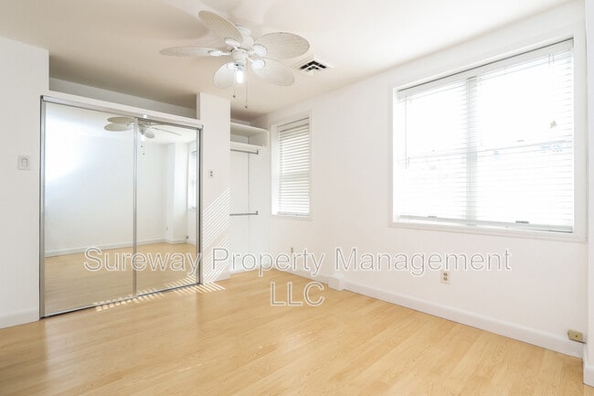 Building Photo - 1004 Oregon Ave