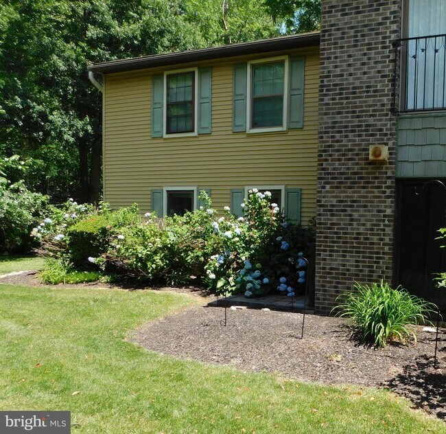Building Photo - 87A W Bluebell Ln