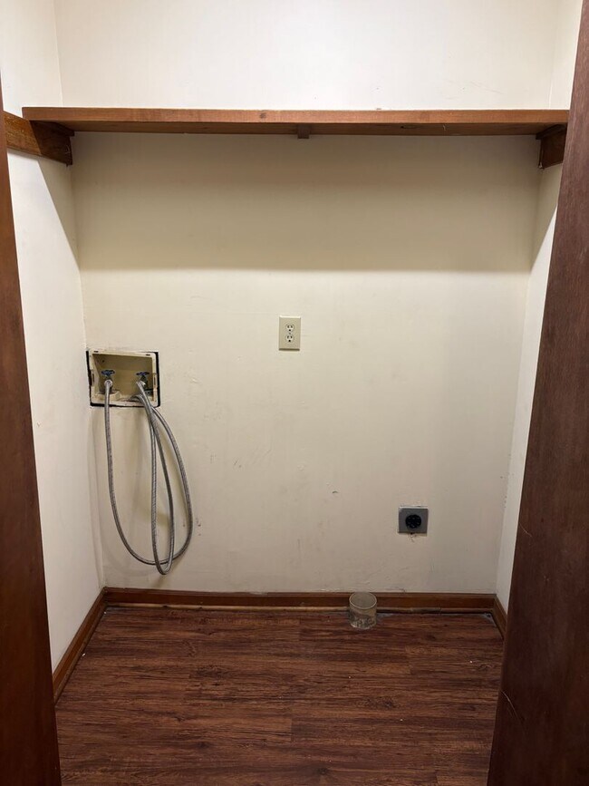 Building Photo - 5925 Labonte Dr