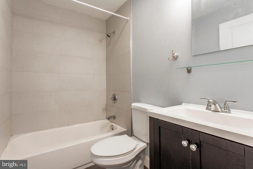 Building Photo - 2478 Frankford Ave