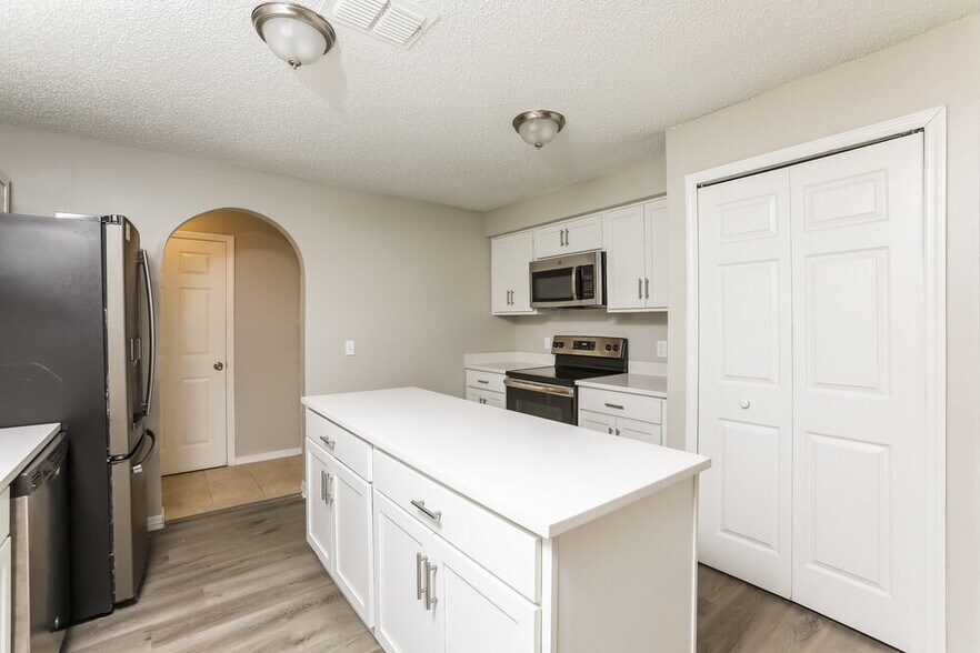 Building Photo - 1097 Amanda Kay Cir