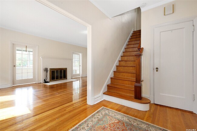 Building Photo - 20 Point Crescent