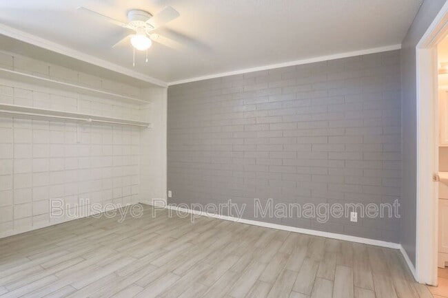 Building Photo - 249 S Hobson