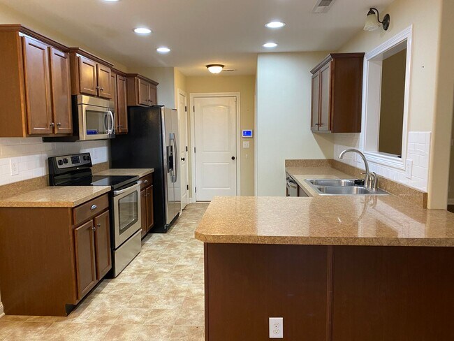 Building Photo - Great Location!! Beautiful Partial Brick H...