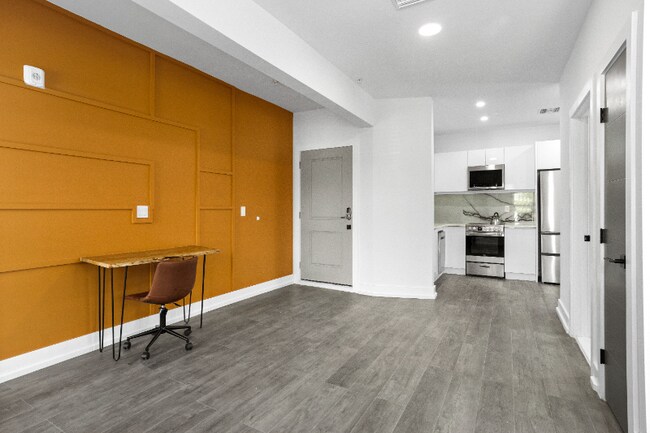 Building Photo - 927 S Howard Ave
