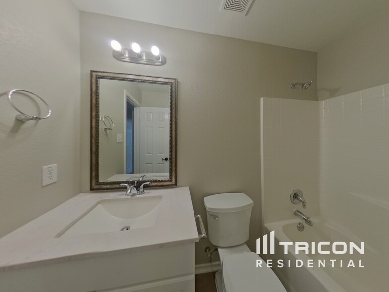 Building Photo - 5604 Nacona Dr