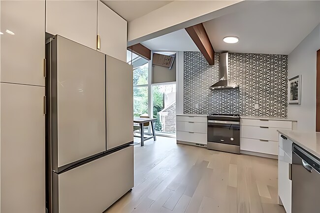 Building Photo - Wonderful Furnished Modern Home in Overlan...