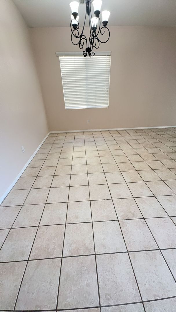 Building Photo - 3 BEDROOM VICTORVILLE HOME