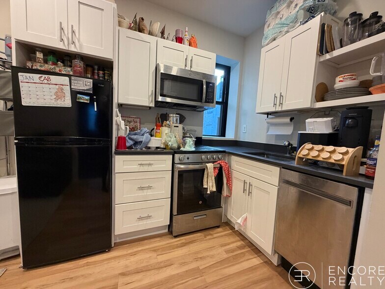 Building Photo - 822 Beacon St