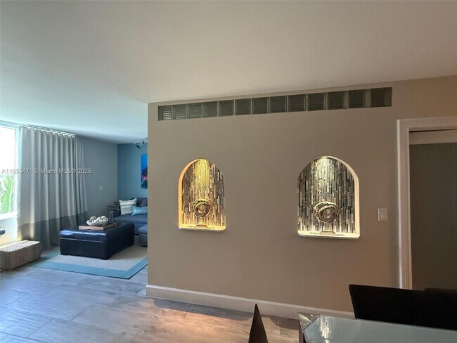Building Photo - 2301 Collins Ave
