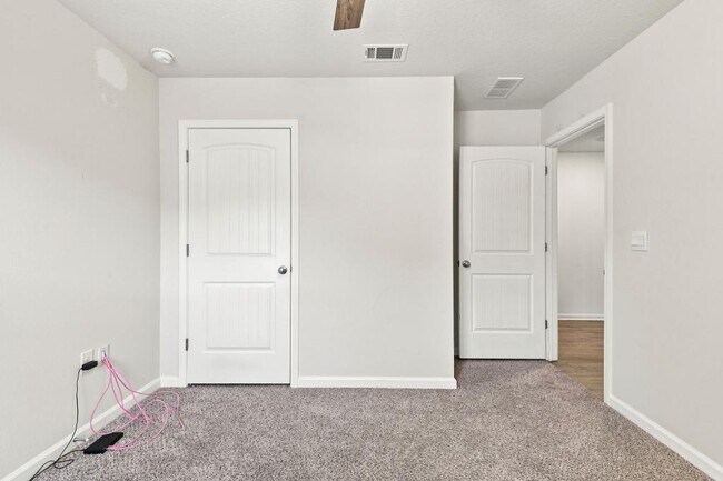 Building Photo - 3284 Chapelwood Dr