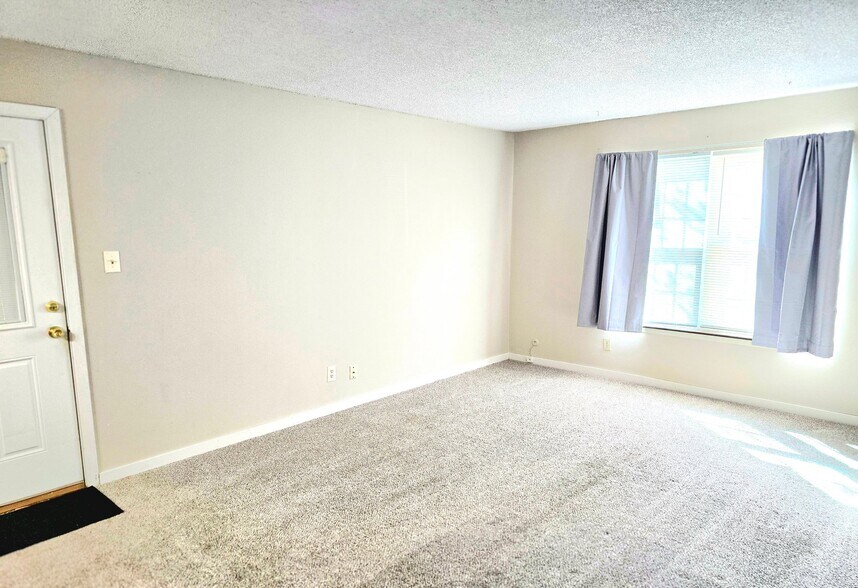 Building Photo - 3032 SW Lydia Ave