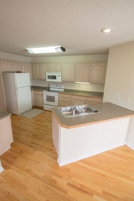 Building Photo - 4708 Manhasset Dr