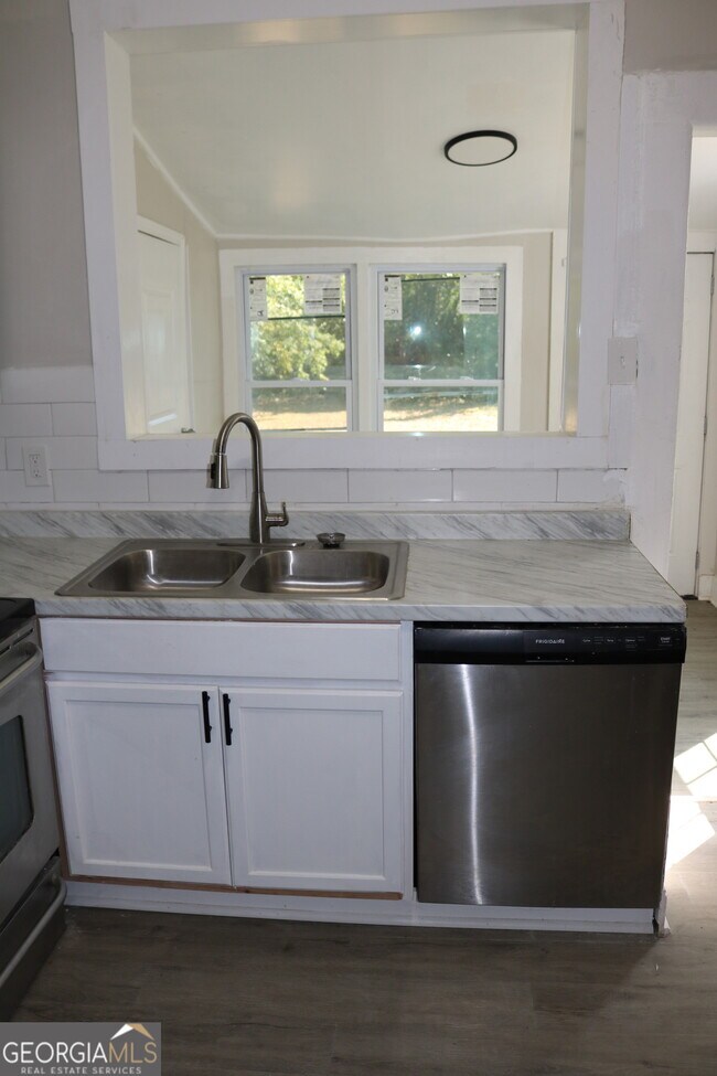 Building Photo - 254 21st Ave