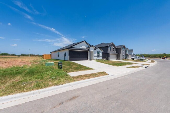 Building Photo - 2115 Windflower Ln