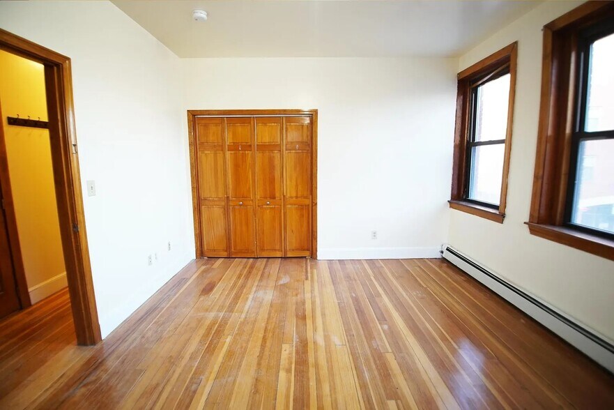 Building Photo - 369 Centre St