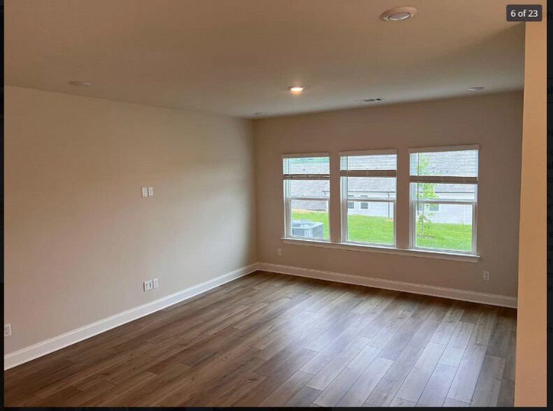 Building Photo - 1310 Tulip Ct