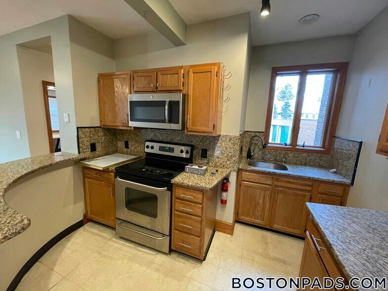 Building Photo - 77 Easton St