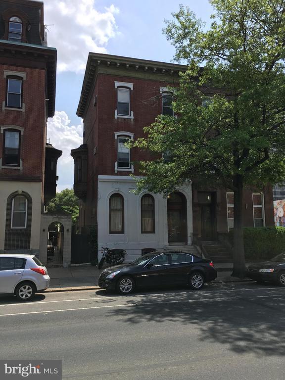 Building Photo - 1916 Spring Garden St