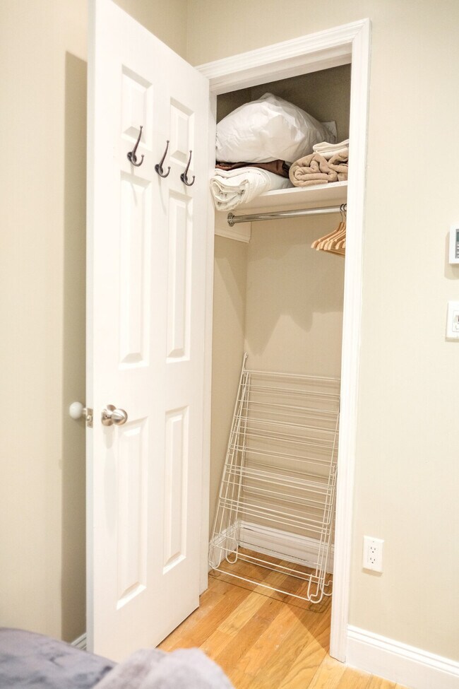 Building Photo - 5 W 101st St