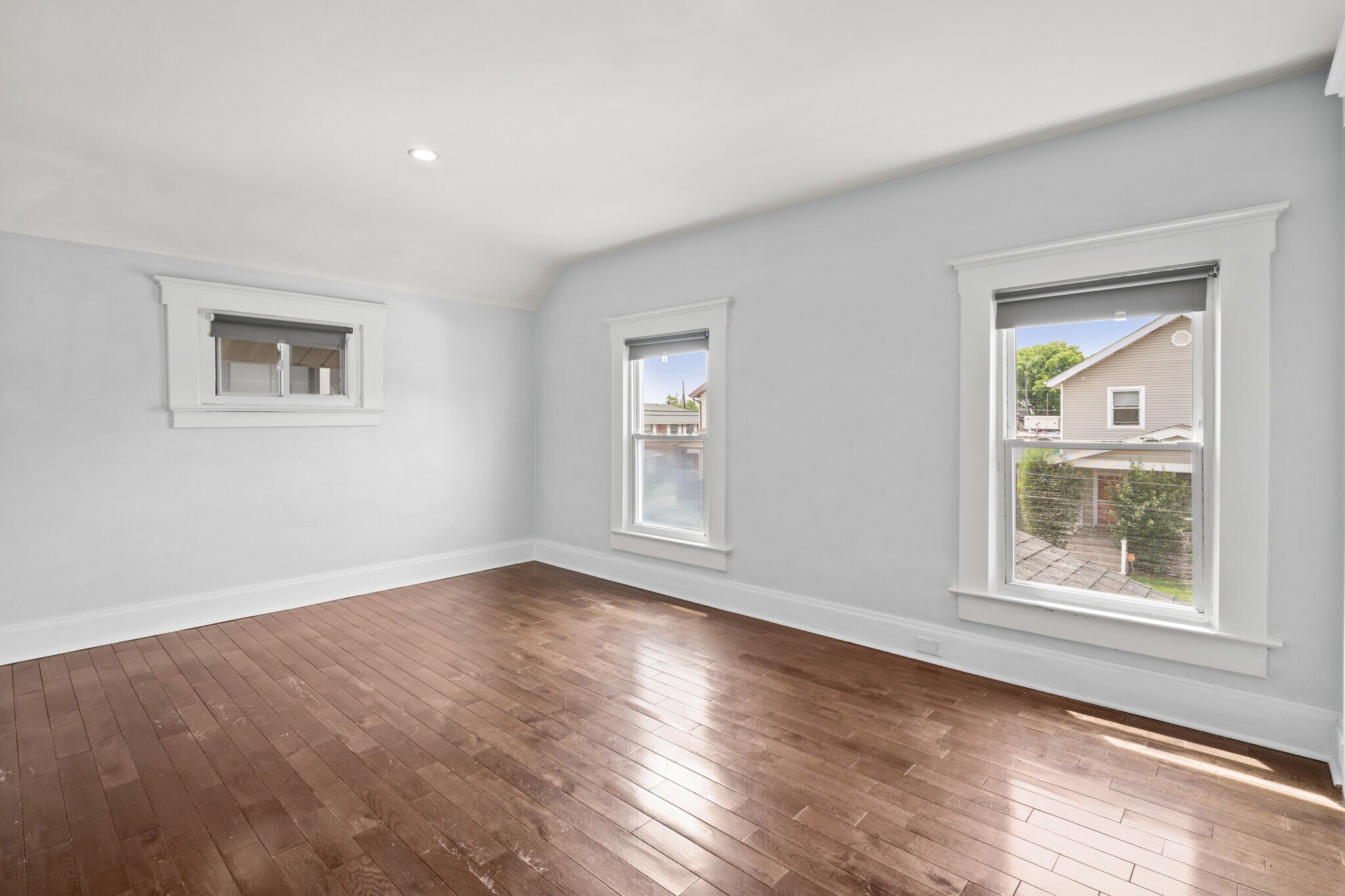 edroom 1 - 1382 S 5th St